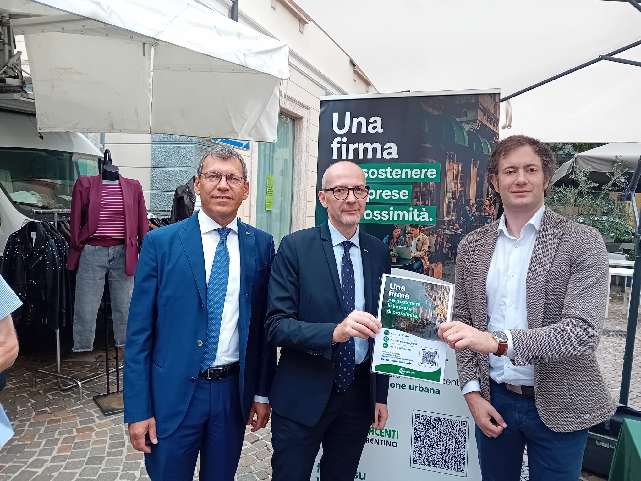 Одна подпись в поддержку торговли у дома: Confesercenti Trentino выходит на улицы в поддержку законопроекта