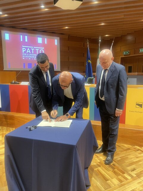 Confesercenti Эмилия-Романья подписывает вместе с другими участниками Пакт за труд, климат и социальную экономику, который будет подписан сегодня в региональном правительстве
