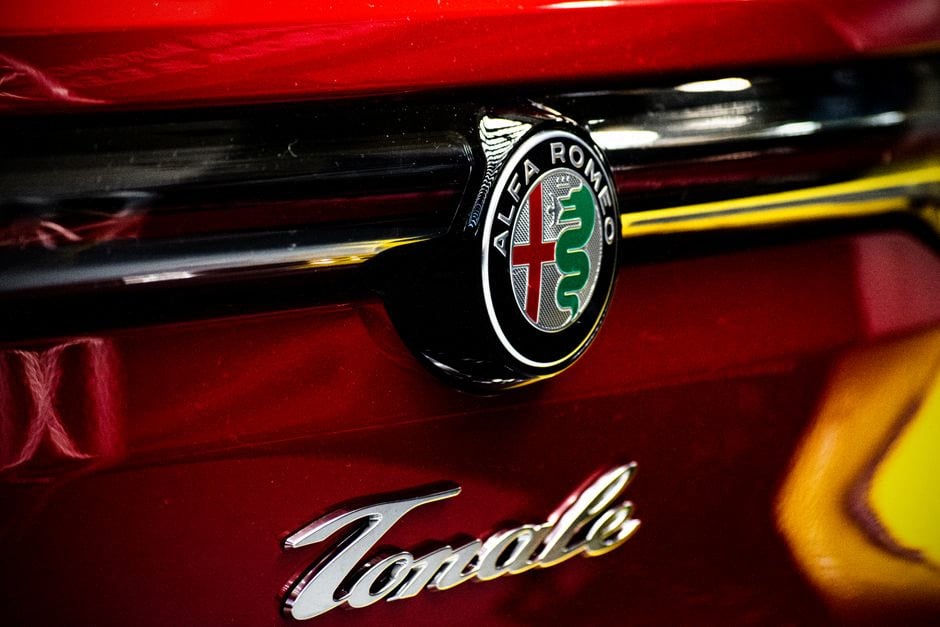 38 500–46 900 без учёта опций в зависимости от комплектации — что Alfa Romeo Junior Elettrica действительно требует от бюджета
